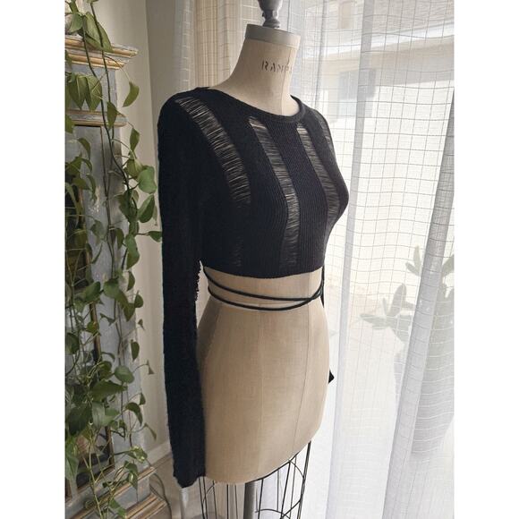 Black Cropped Sweater Open Back Long Flared Sleeves Wrap Around Ties Size Large - Picture 6 of 11